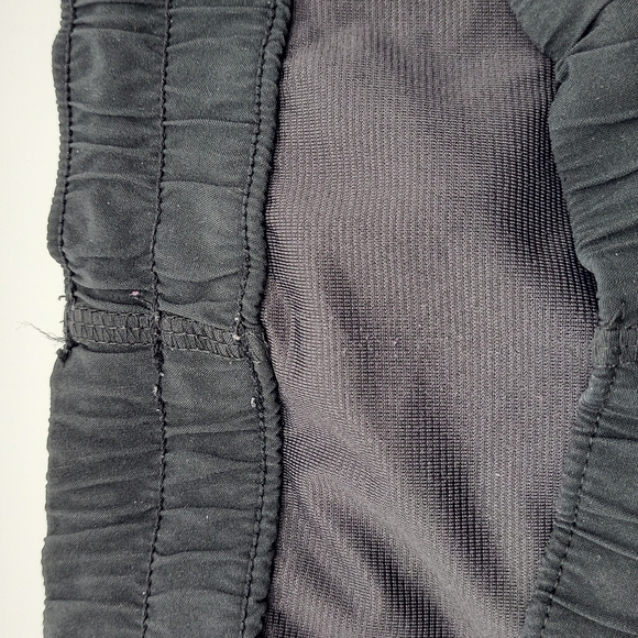 Lululemon athletica black lined running short elastic drawstring mesh Size 4 - Picture 15 of 16